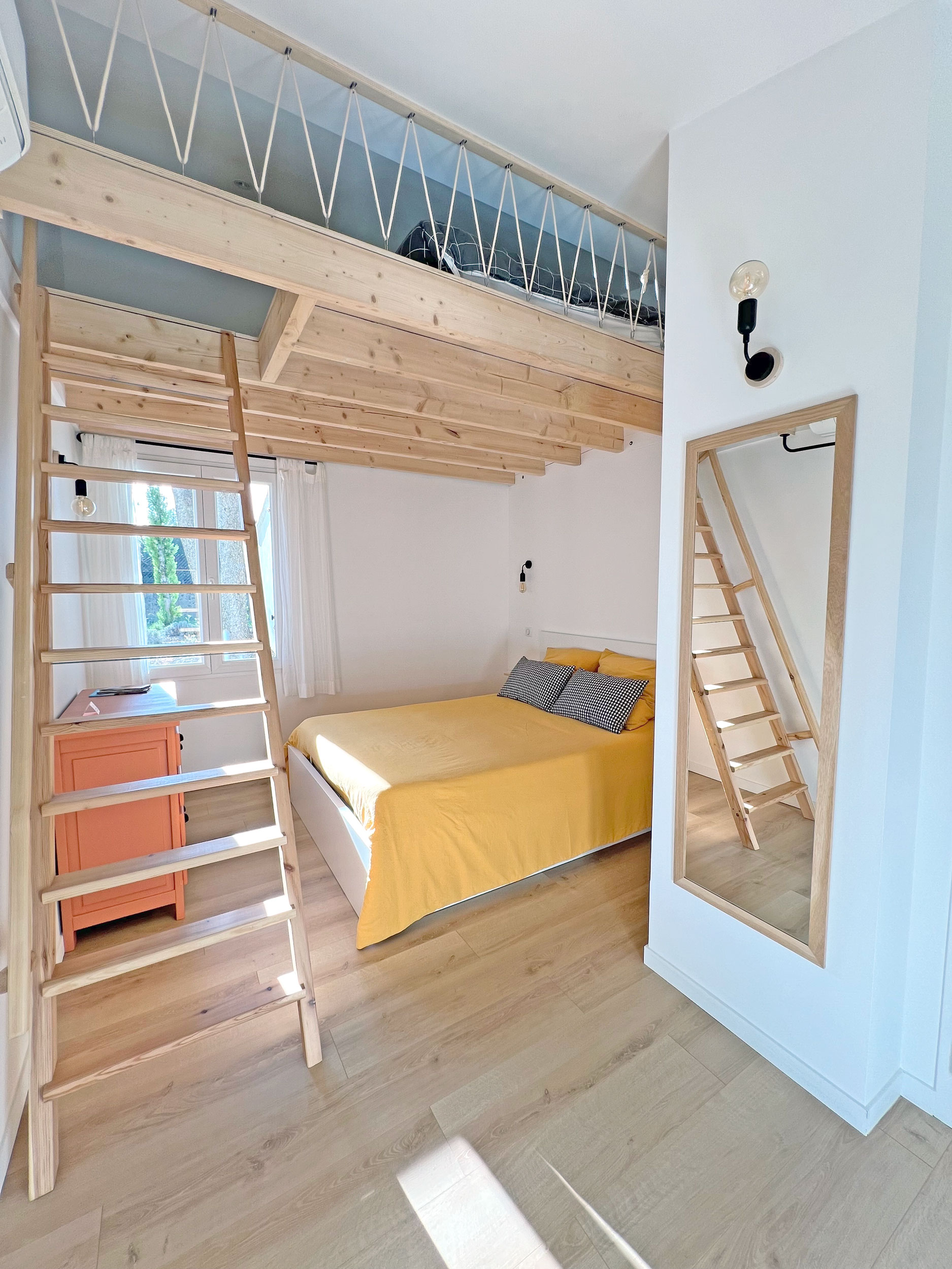Mezzanine et echelle de meunier à Cadenet
